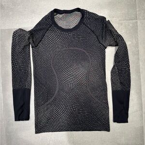 Lululemon Athletica women’s swiftly tech long sleeve